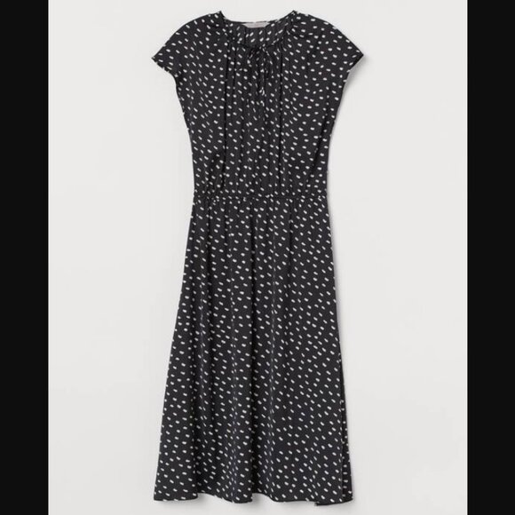 H&M Black and  off-white patterned dress - Picture 1 of 11